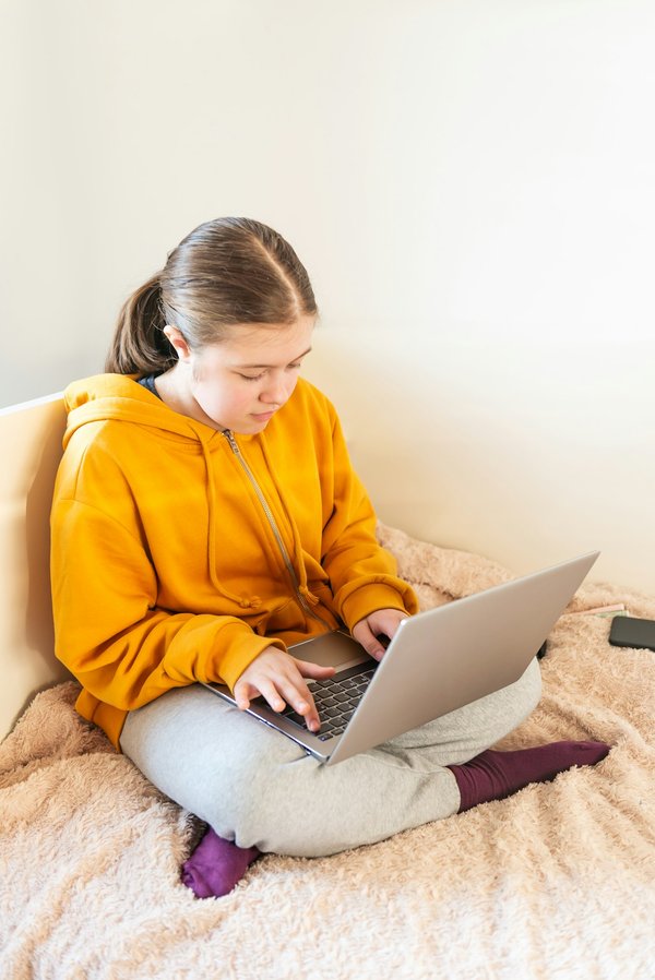 Comment les écoles peuvent-elles intégrer des ateliers de gestion des émotions pour les jeunes ?